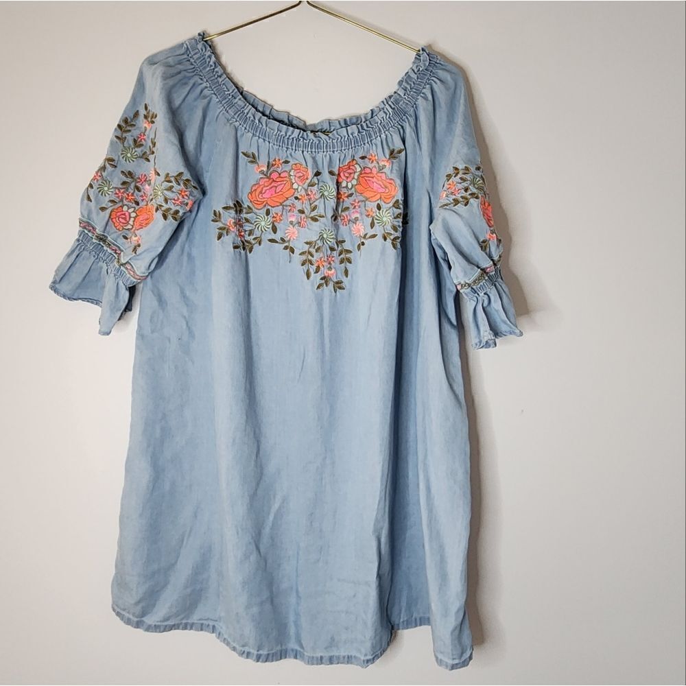 A.N.A a new approach off shoulder chambrey embroidered dress women's size small